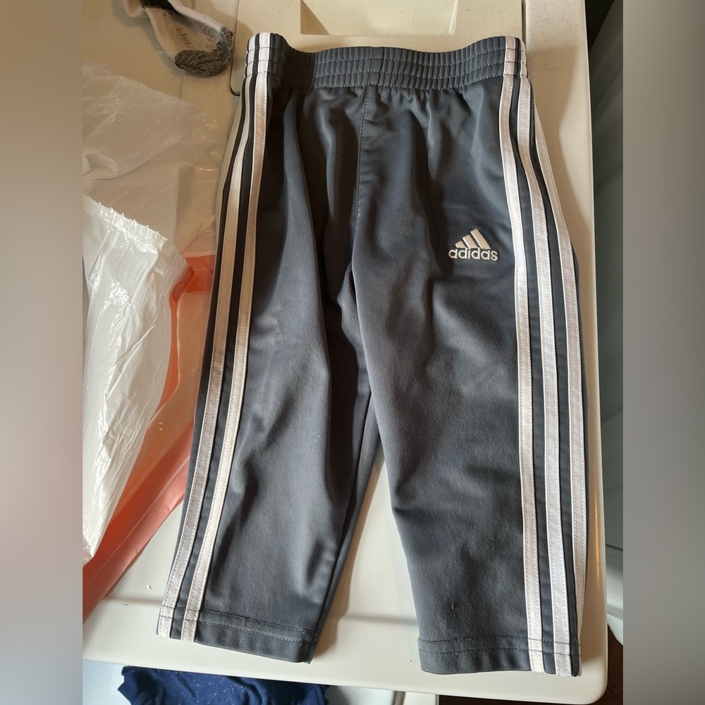 Adias sweats